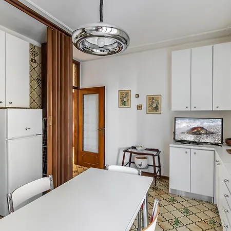 شقة Guesthost - Matilde House Near The Station!