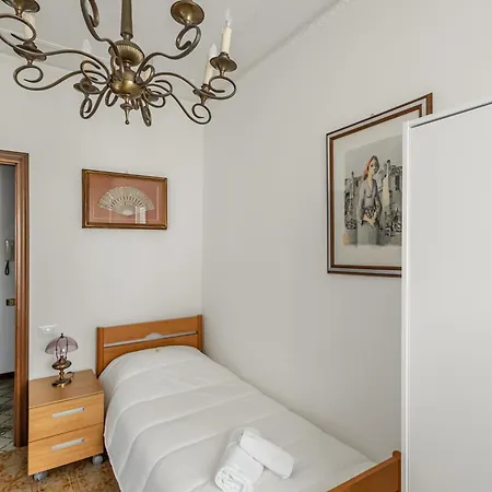 شقة Guesthost - Matilde House Near The Station! *