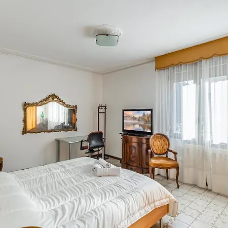 Guesthost - Matilde House Near The Station! شقة